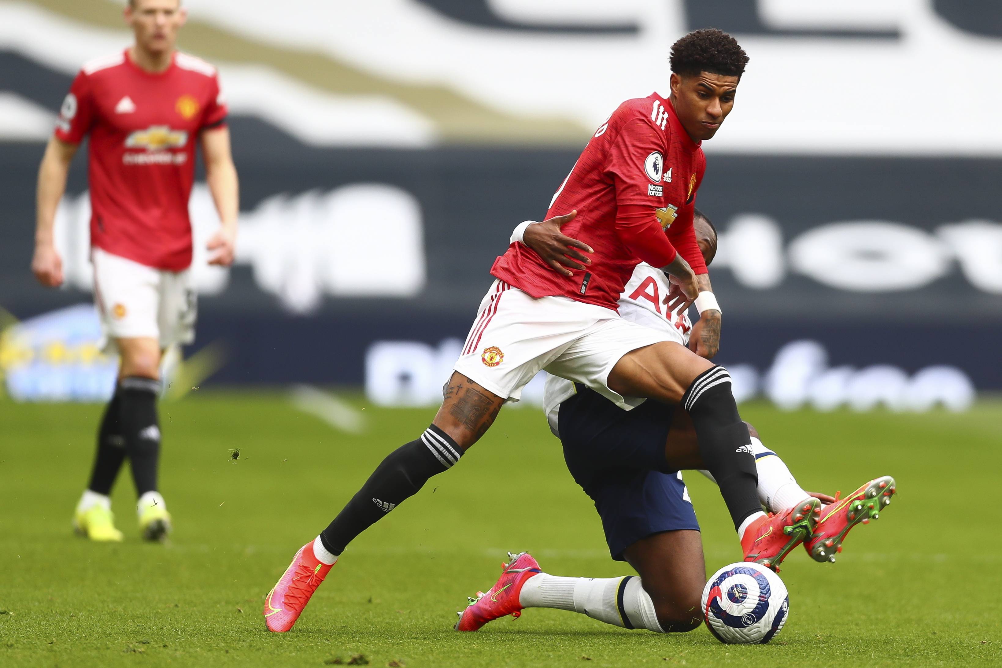 一面巨大的 一面巨大的